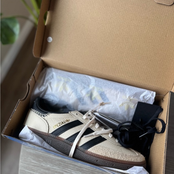 Brand new Adidas Handball Spezial 'Wonder White Black' - Picture 1 of 4
